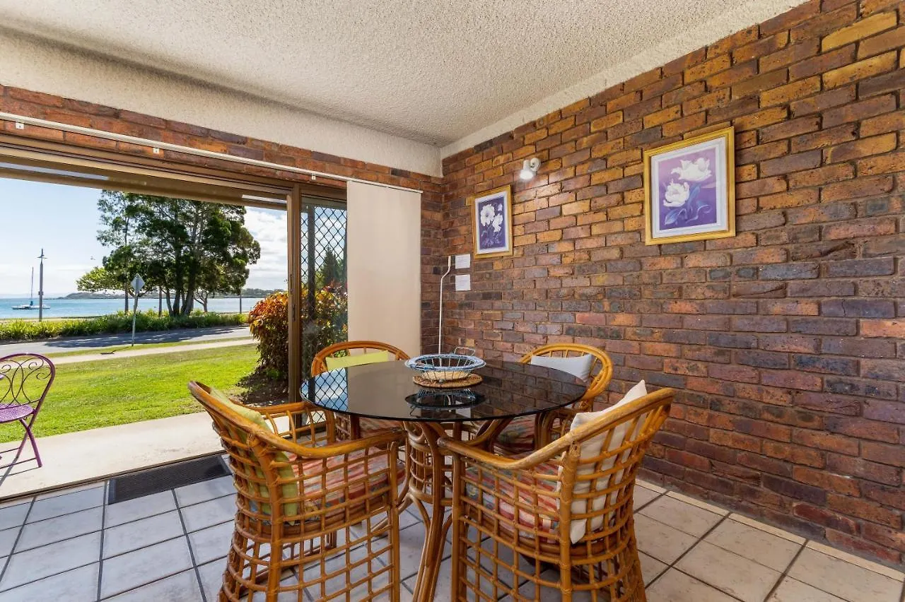 Holiday home Ground Floor With Water Views And Pool! Villa Bongaree