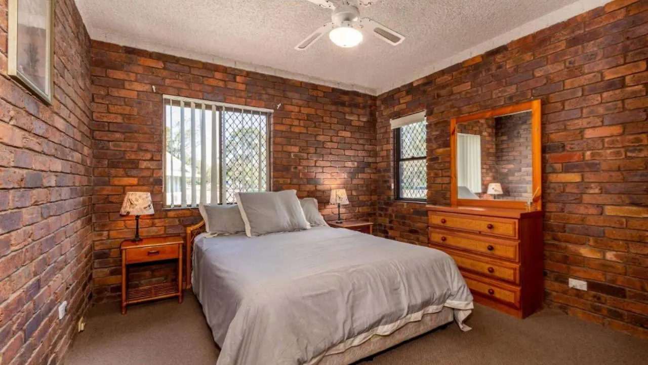 Ground Floor With Water Views And Pool! Villa Bongaree Australia