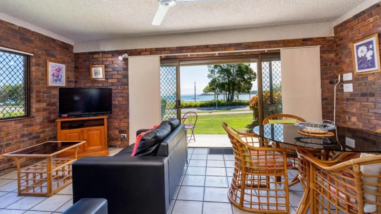 Holiday home Ground Floor With Water Views And Pool! Villa Bongaree