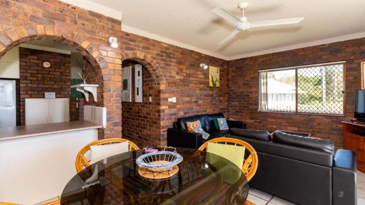Ground Floor With Water Views And Pool! Villa Bongaree